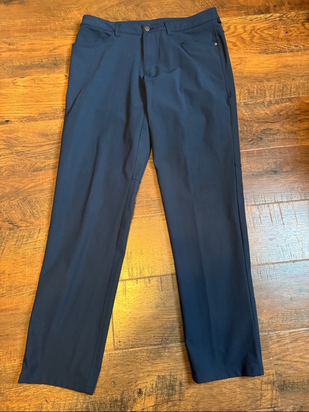 Men’s Lululemon ABC pants in 32W 33L True Navy color. Classic fit.